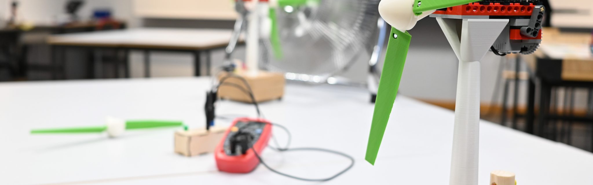 Vindsnurra i Lego och voltmeter