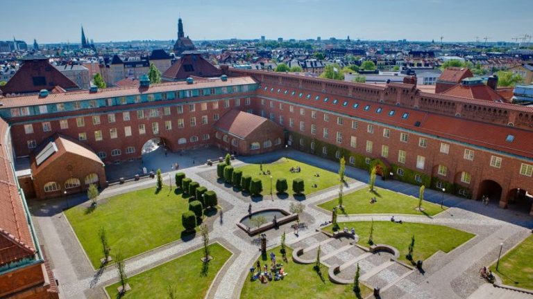 KTH borggård foto: Jann Lipka