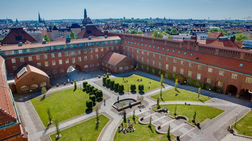 KTH borggård foto: Jann Lipka